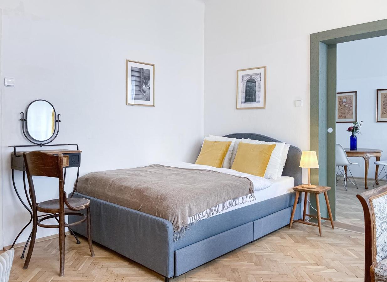 Turnkey I Vintage Terrace Apartment 布拉格 外观 照片