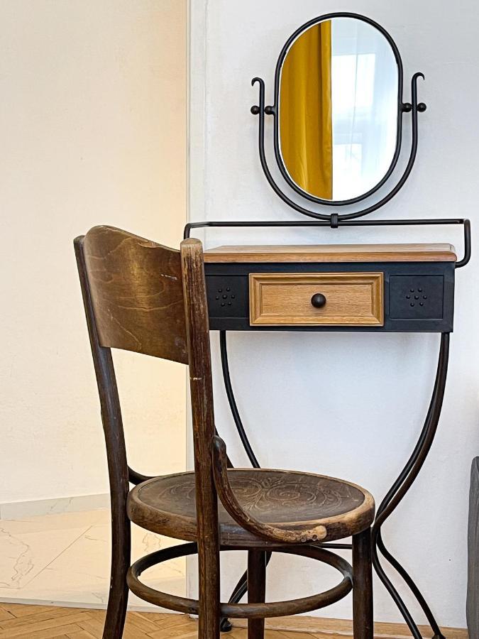 Turnkey I Vintage Terrace Apartment 布拉格 外观 照片